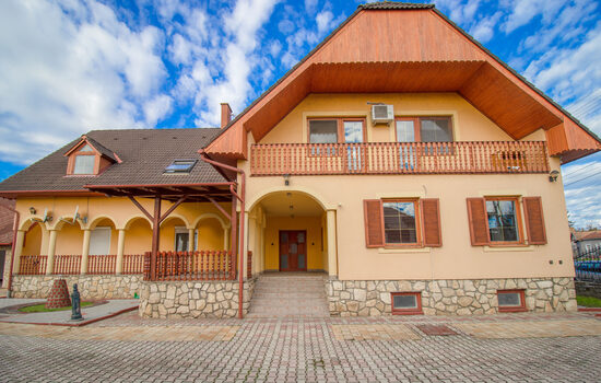 Tapolca 574 m2 családi ház 133.9M Ft