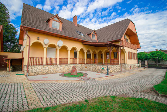 Tapolca 574 m2 családi ház 133.9M Ft